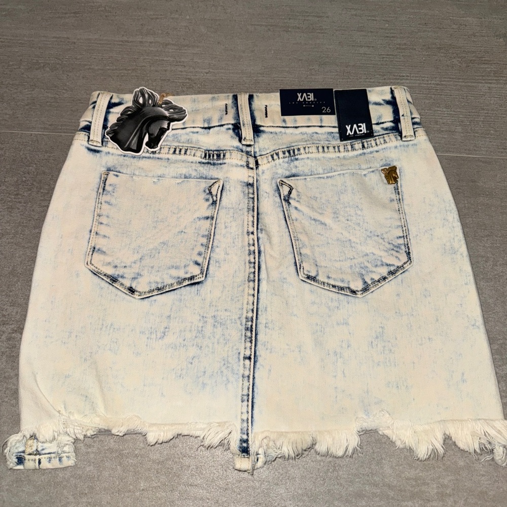 Mini skirt - Picture 2 of 2